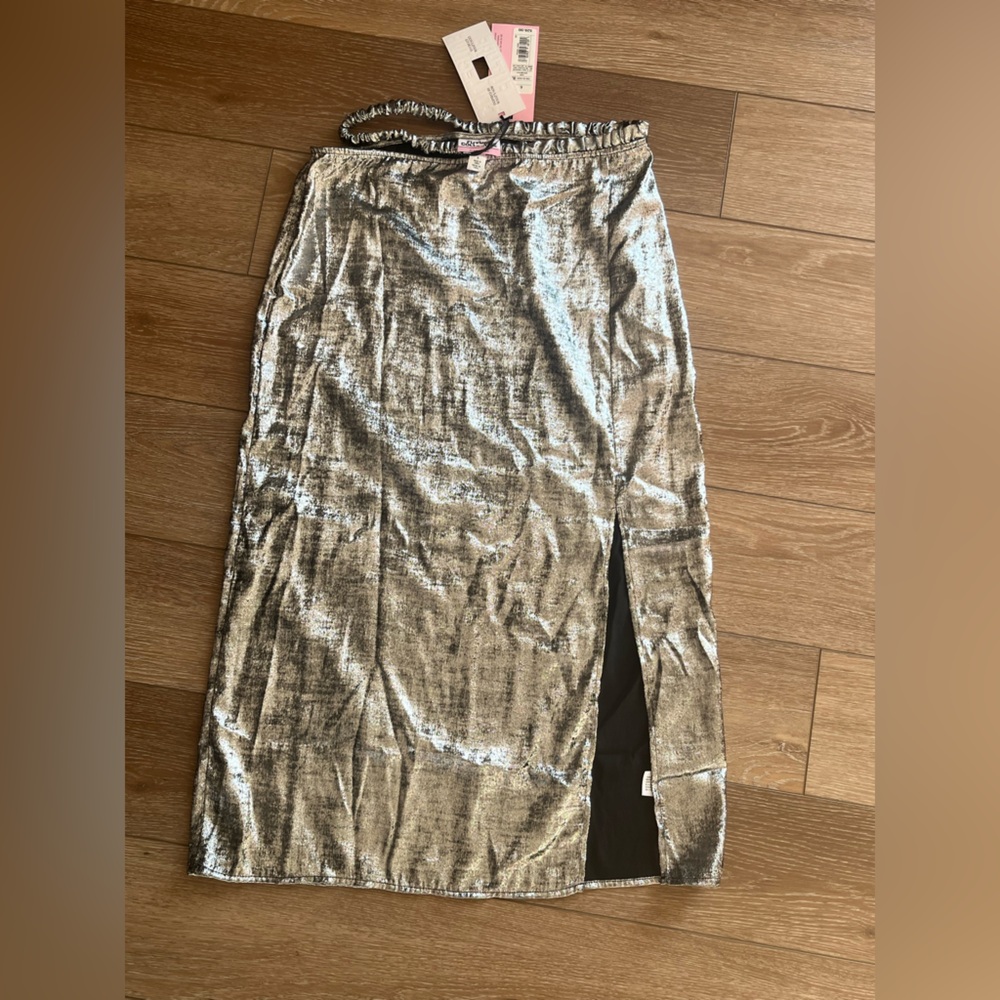 NWT Dark Gray/Silver Future Collective Skirt Size 6